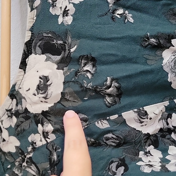 Torrid 2 Floral Flowy Shirt - Picture 4 of 5